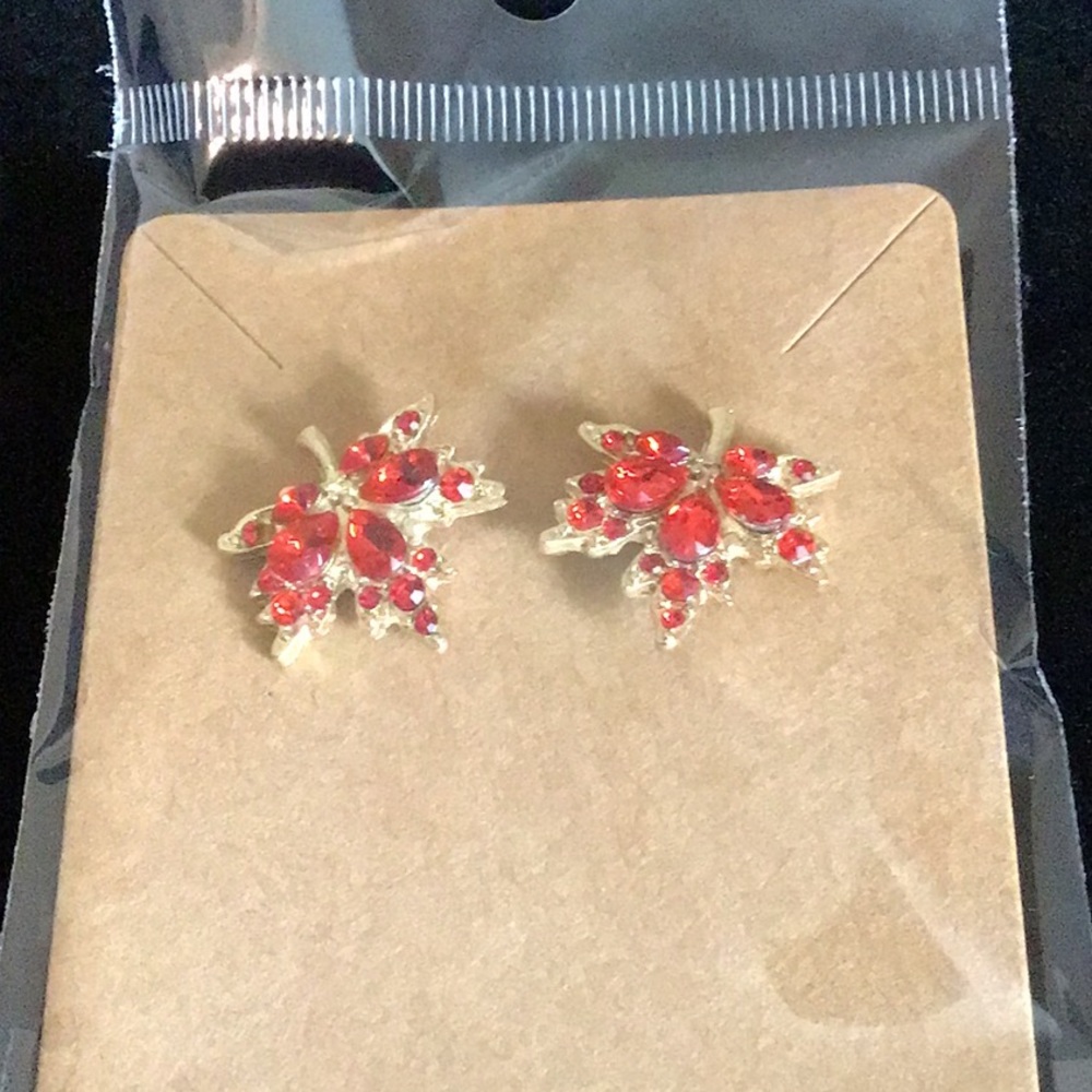 RED MAPLE LEAF STUD EARRINGS   New Autumn Fall